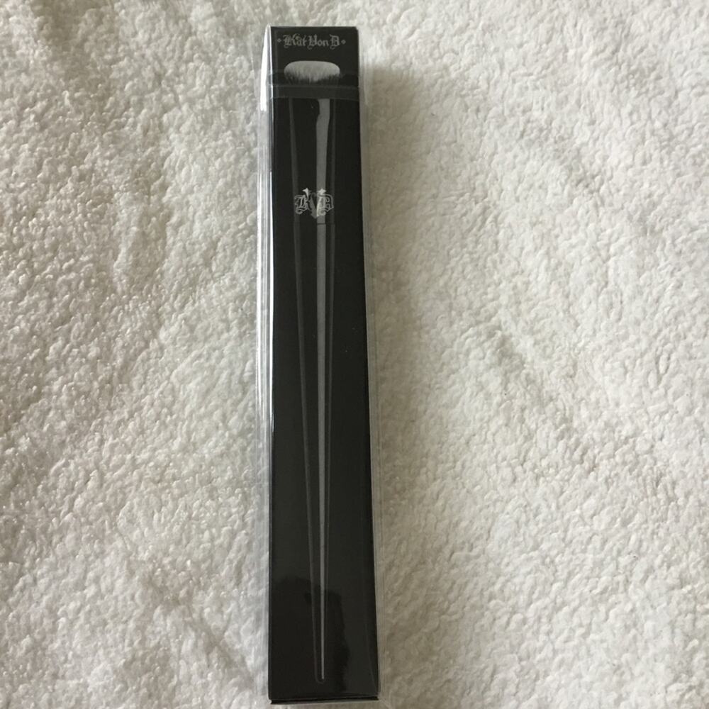Kat Von D Lock-It Edge Concealer Black Brush - Picture 4 of 15